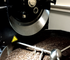 Röstkaffee in Röstmaschine